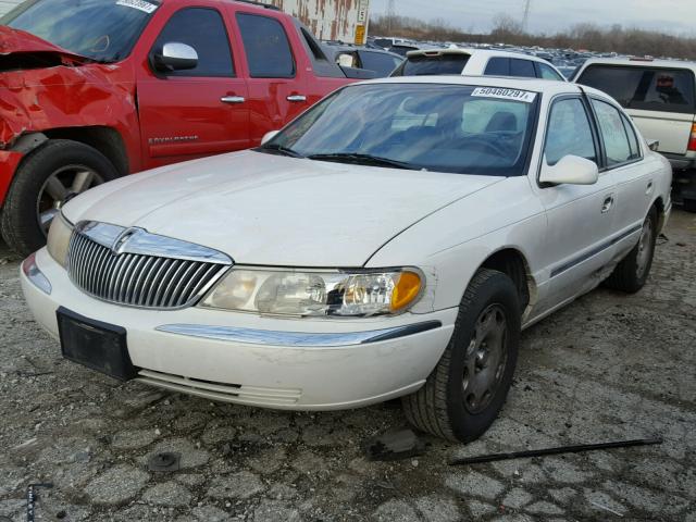 1LNFM97V6WY650574 - 1998 LINCOLN CONTINENTA WHITE photo 2