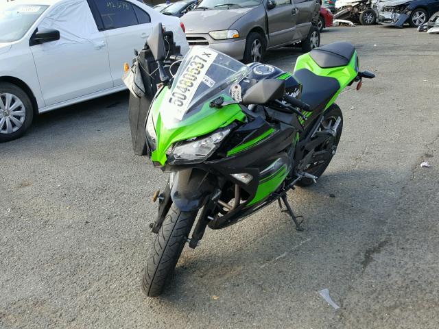 JKAEX8B12GDA31045 - 2016 KAWASAKI EX300 B GREEN photo 2