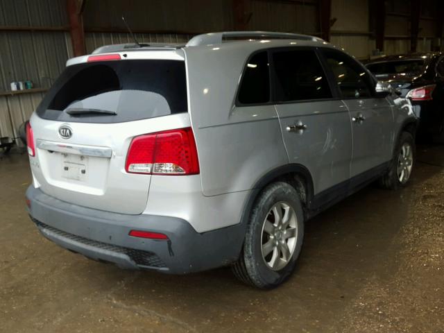 5XYKT3A17BG078054 - 2011 KIA SORENTO BA SILVER photo 4