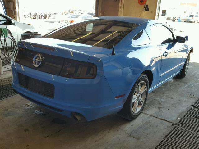 1ZVBP8AMXD5259198 - 2013 FORD MUSTANG BLUE photo 4