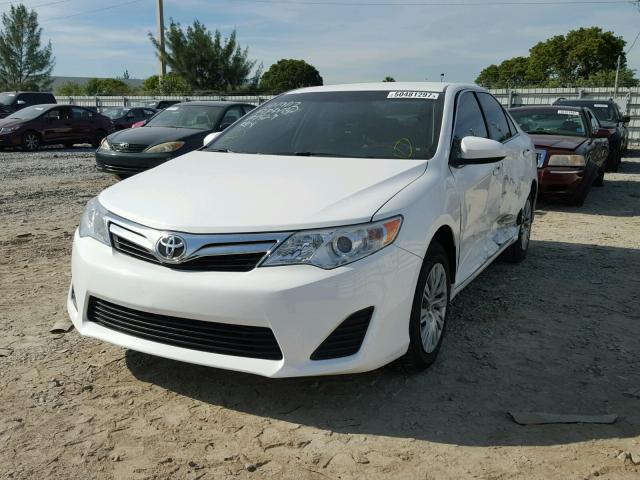 4T1BF1FKXDU251429 - 2013 TOYOTA CAMRY L WHITE photo 2