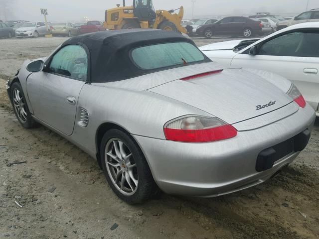 WP0CA29824S620440 - 2004 PORSCHE BOXSTER SILVER photo 3