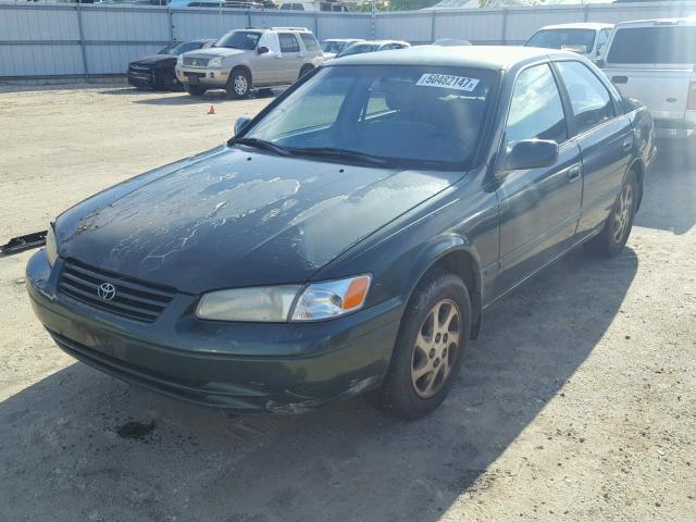 JT2BF22K0X0154504 - 1999 TOYOTA CAMRY LE GREEN photo 2