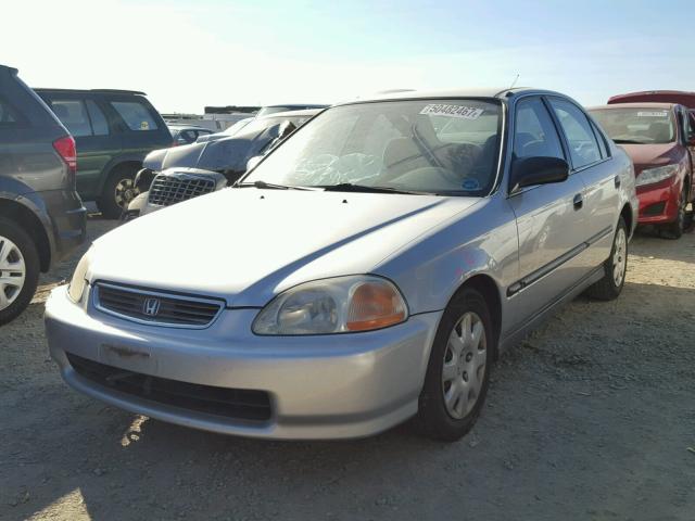 2HGEJ6672WH531362 - 1998 HONDA CIVIC LX SILVER photo 2