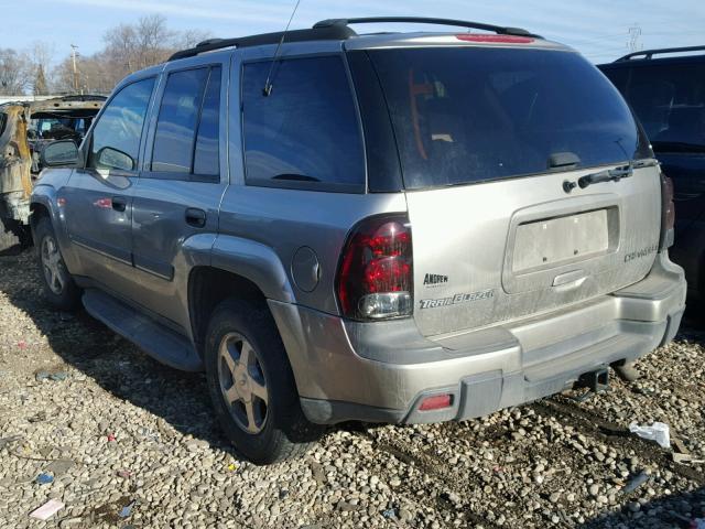 1GNDT13S422386657 - 2002 CHEVROLET TRAILBLAZE SILVER photo 3