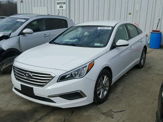 5NPE24AF4HH552948 - 2017 HYUNDAI SONATA SE WHITE photo 2