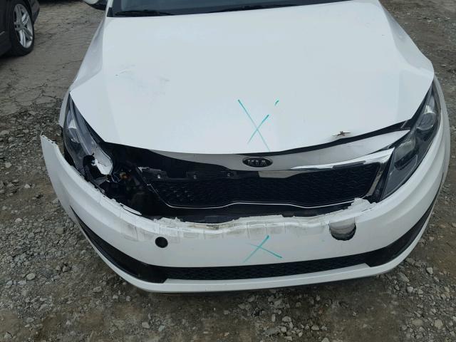 KNAGM4A74D5354535 - 2013 KIA OPTIMA LX WHITE photo 9