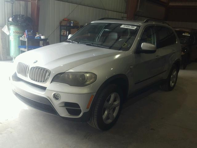 5UXZV8C5XBL417155 - 2011 BMW X5 XDRIVE5 SILVER photo 2