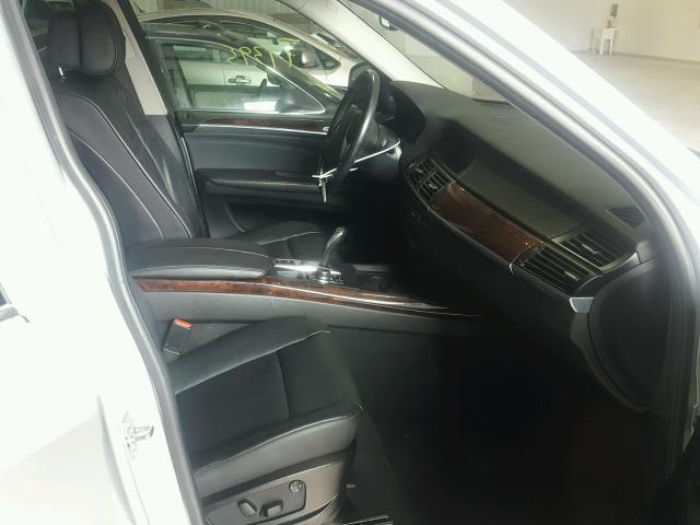 5UXZV8C5XBL417155 - 2011 BMW X5 XDRIVE5 SILVER photo 5