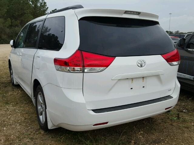 5TDKK3DC1ES526988 - 2014 TOYOTA SIENNA LE WHITE photo 3