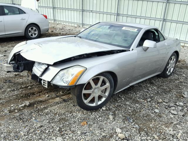 1G6YV34AX45600898 - 2004 CADILLAC XLR SILVER photo 2