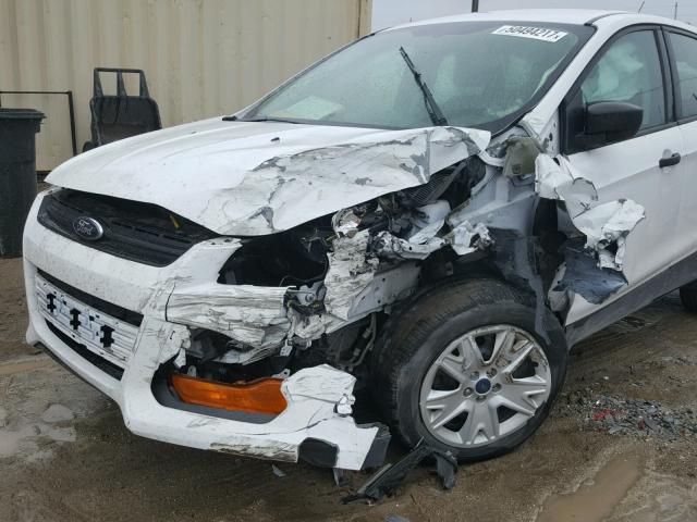 1FMCU0F74EUB10843 - 2014 FORD ESCAPE S WHITE photo 9