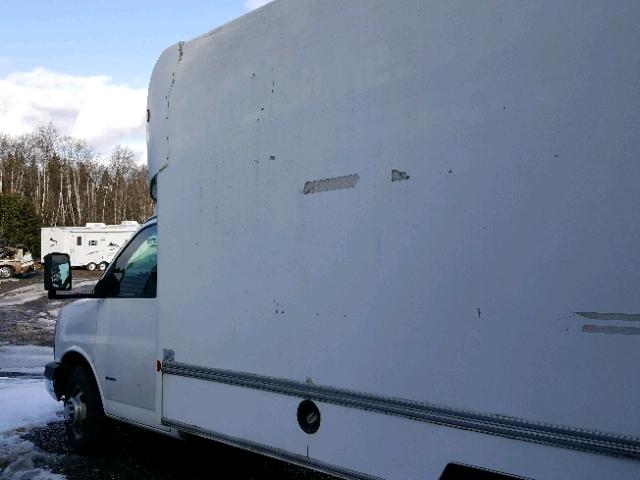 1GBJG312271169365 - 2007 CHEVROLET EXPRESS G3 WHITE photo 4