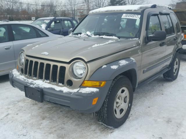 1J4GL48K16W120988 - 2006 JEEP LIBERTY SP BROWN photo 2