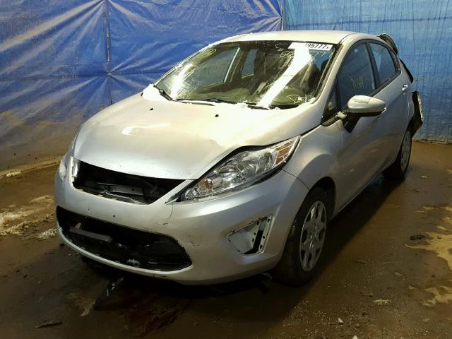 3FADP4EJ3CM125720 - 2012 FORD FIESTA SE SILVER photo 2