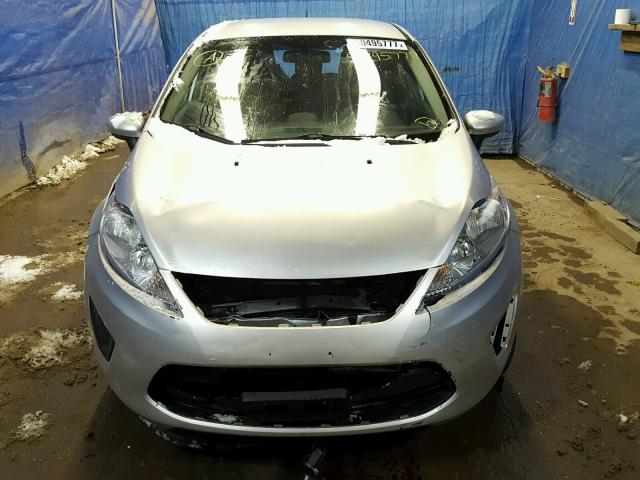 3FADP4EJ3CM125720 - 2012 FORD FIESTA SE SILVER photo 9