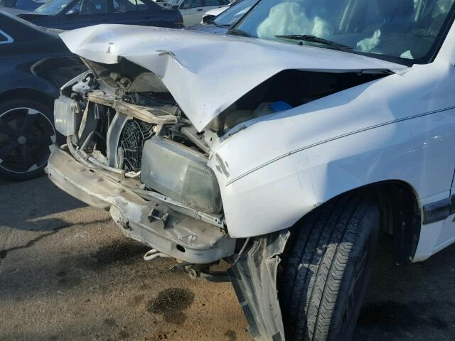 2CNBE13C736952877 - 2003 CHEVROLET TRACKER WHITE photo 10