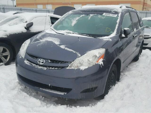 5TDZK29C79S282433 - 2009 TOYOTA SIENNA CE GRAY photo 2