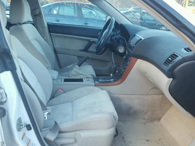 4S4BP61C257370778 - 2005 SUBARU LEGACY OUT WHITE photo 5