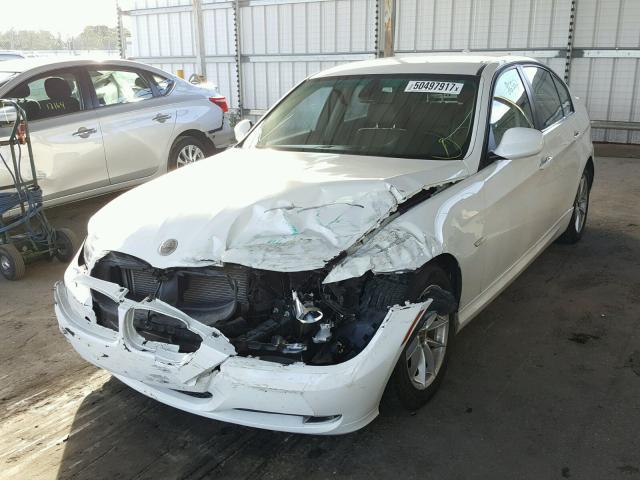 WBAPH7G52ANM52714 - 2010 BMW 328 I WHITE photo 2