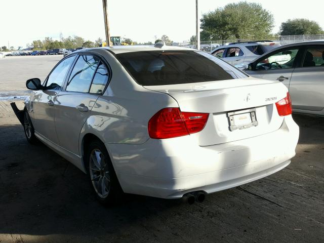 WBAPH7G52ANM52714 - 2010 BMW 328 I WHITE photo 3