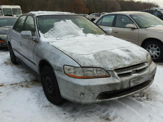 1HGCG5640XA113498 - 1999 HONDA ACCORD LX SILVER photo 1