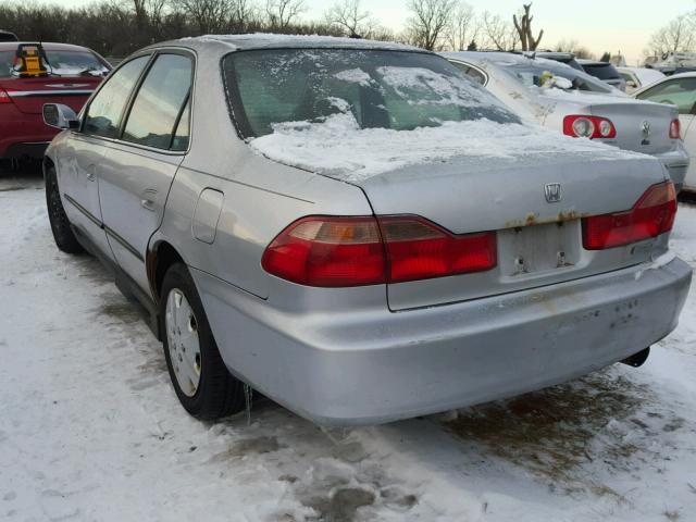 1HGCG5640XA113498 - 1999 HONDA ACCORD LX SILVER photo 3