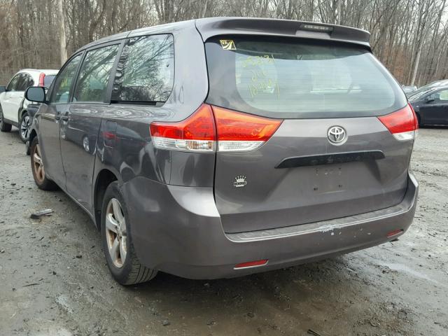 5TDZK3DC9BS106227 - 2011 TOYOTA SIENNA BAS GRAY photo 3