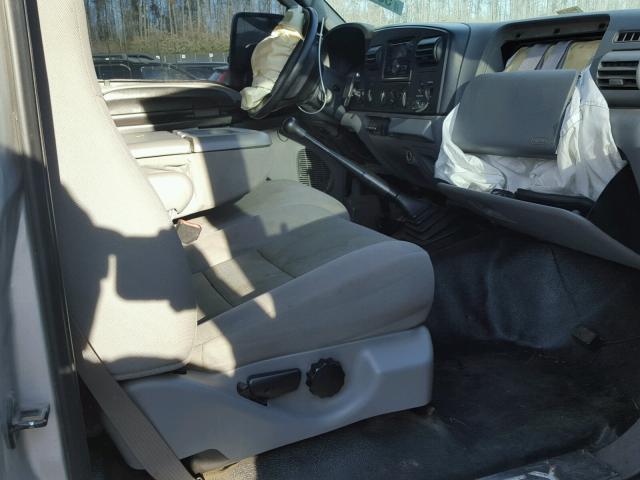 1FTWF31P56EB91688 - 2006 FORD F350 SRW S GRAY photo 5