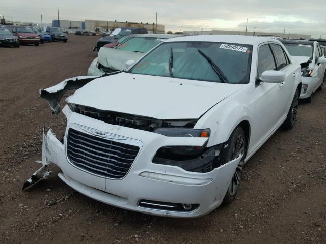 2C3CCABG5DH532919 - 2013 CHRYSLER 300 V6 WHITE photo 2