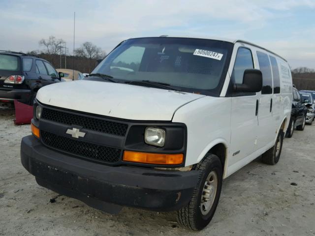 1GCHG35U431105179 - 2003 CHEVROLET EXPRESS G3 WHITE photo 2