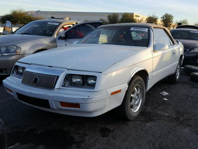 1C3XJ45J0KG128757 - 1989 CHRYSLER LEBARON WHITE photo 2