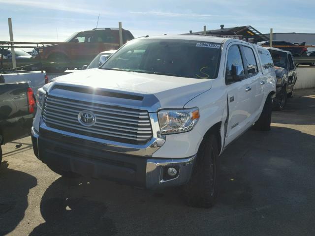 5TFHY5F13GX509509 - 2016 TOYOTA TUNDRA CRE WHITE photo 2