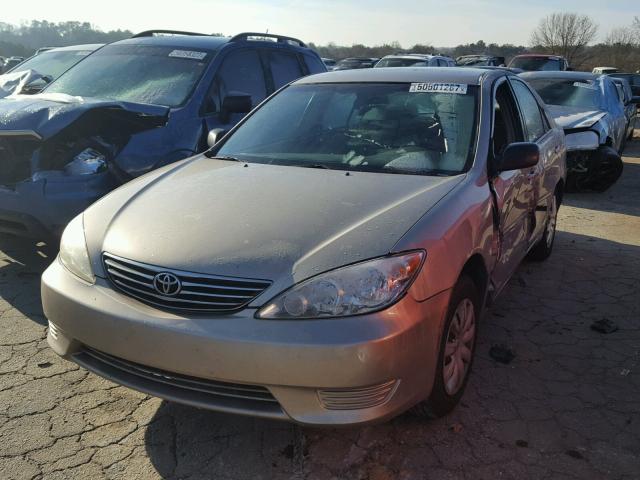 4T1BE32K75U630832 - 2005 TOYOTA CAMRY LE GOLD photo 2
