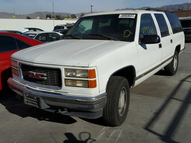 1GKFK16R9XJ749971 - 1999 GMC SUBURBAN K WHITE photo 2