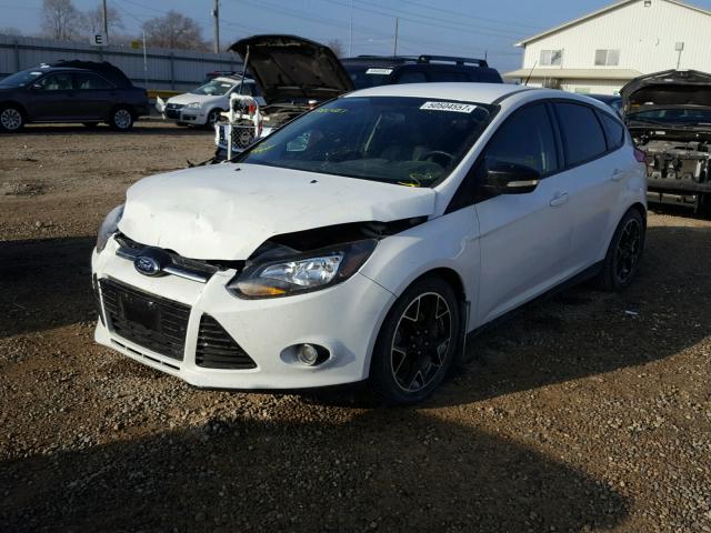 1FADP3K25EL196977 - 2014 FORD FOCUS SE WHITE photo 2