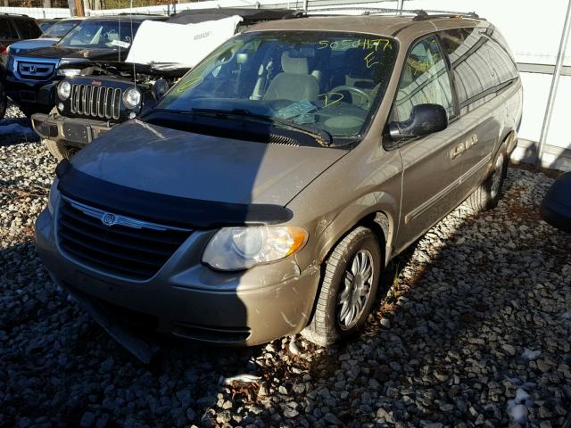 2C4GP54L45R501577 - 2005 CHRYSLER TOWN & COU GOLD photo 2