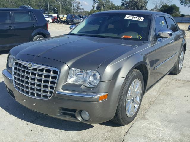 2C3KA63H18H135994 - 2008 CHRYSLER 300C GRAY photo 2