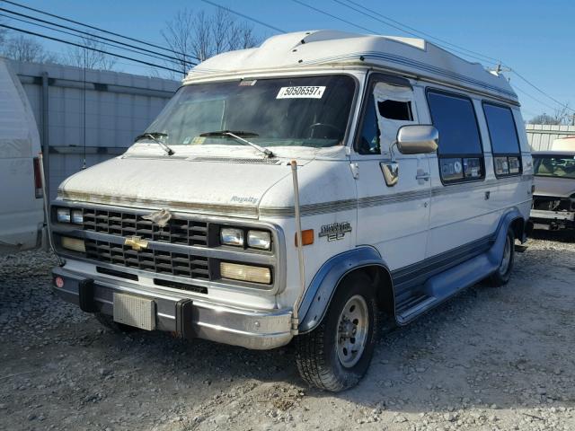 1GBEG25K1PF311343 - 1993 CHEVROLET G20 WHITE photo 2