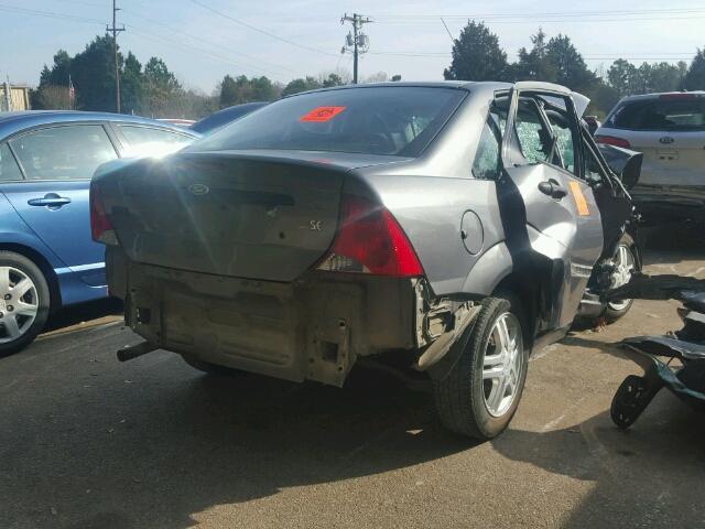 1FAFP34394W137040 - 2004 FORD FOCUS SE C GRAY photo 4