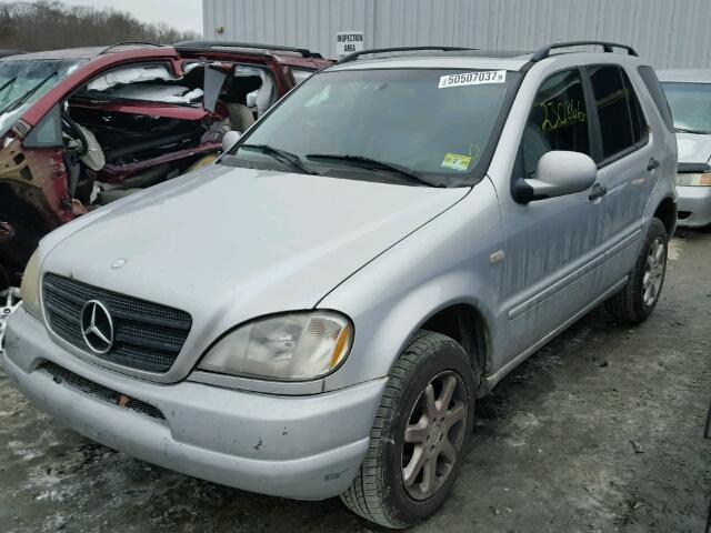 4JGAB72E5XA104516 - 1999 MERCEDES-BENZ ML 430 银色 照片 2