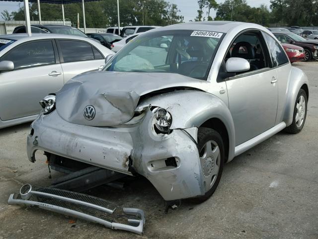 3VWDD21C0YM461781 - 2000 VOLKSWAGEN NEW BEETLE 银色 照片 2