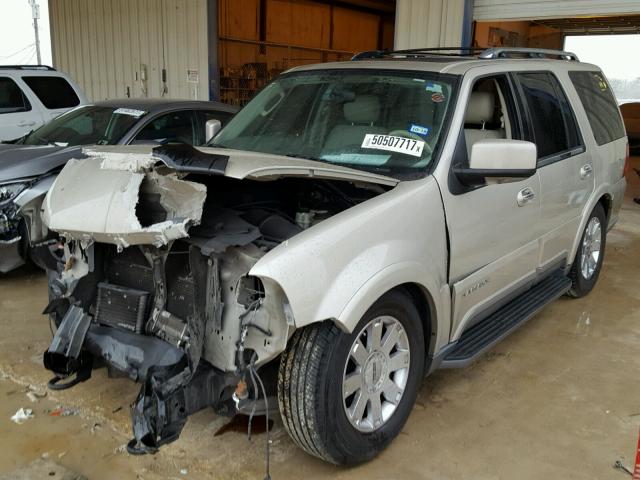 5LMFU27R14LJ26251 - 2004 LINCOLN NAVIGATOR WHITE photo 2