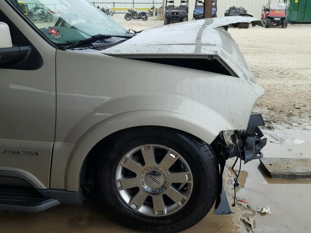 5LMFU27R14LJ26251 - 2004 LINCOLN NAVIGATOR WHITE photo 9