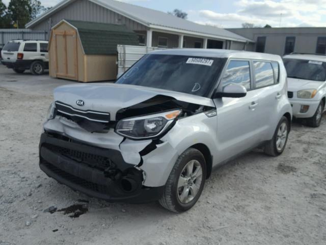 KNDJN2A24H7483450 - 2017 KIA SOUL SILVER photo 2