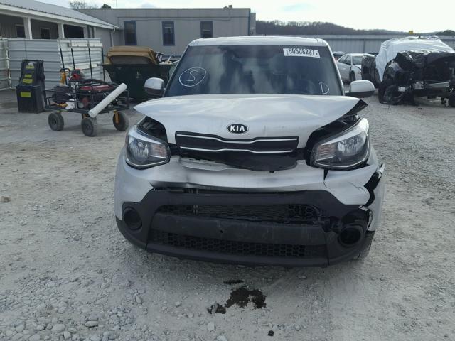 KNDJN2A24H7483450 - 2017 KIA SOUL SILVER photo 9