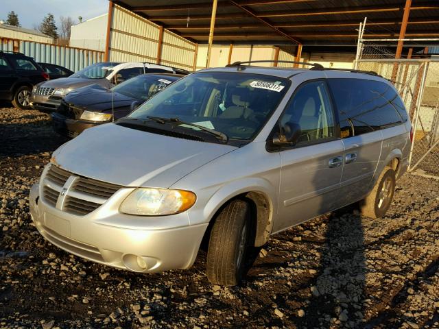 2D4GP44L55R384251 - 2005 DODGE GRAND CARA SILVER photo 2