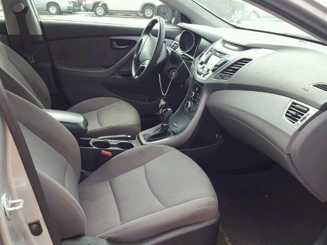 5NPDH4AE1GH657379 - 2016 HYUNDAI ELANTRA SE SILVER photo 5