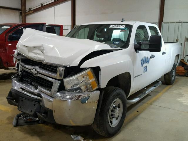 1GCHC43K79F118250 - 2009 CHEVROLET SILVERADO WHITE photo 2