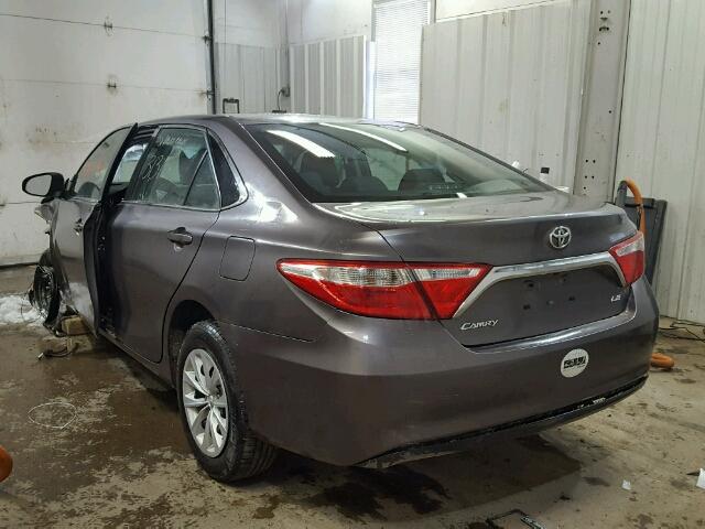 4T4BF1FK9FR493170 - 2015 TOYOTA CAMRY LE GRAY photo 3